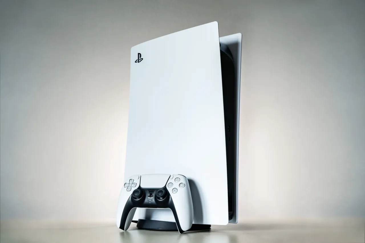 PlayStation 5 mit DualSense-Controller